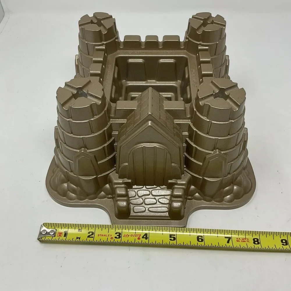 Nordic Ware Castle Bundt Cake Pan 10 Cup Cast Aluminum Made In USA Sandcastle